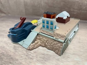 1997 Galoob Micro Machines Fold Out City Playset Helipad Crane Farm Vintage