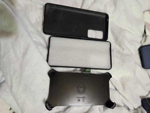 3 Android cell phone cases, different sizes. One outterbox 2 scenic. - Photo 4 sur 5