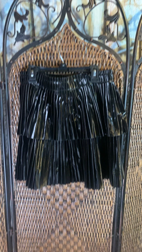 Falda con volantes en capas de cuero sintético rosa sin fin talla M Foto 4 de 4