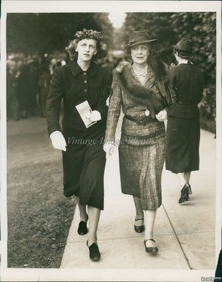 1937 Photo Mandy Whitney & Mother Mrs Richard Whitney At Belmont Pk Society 7x9