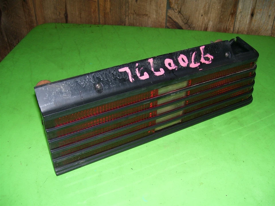 85 Pontiac Sunbird DERECHA pasajero luz trasera lámpara carcasa OEM Foto 3 de 4