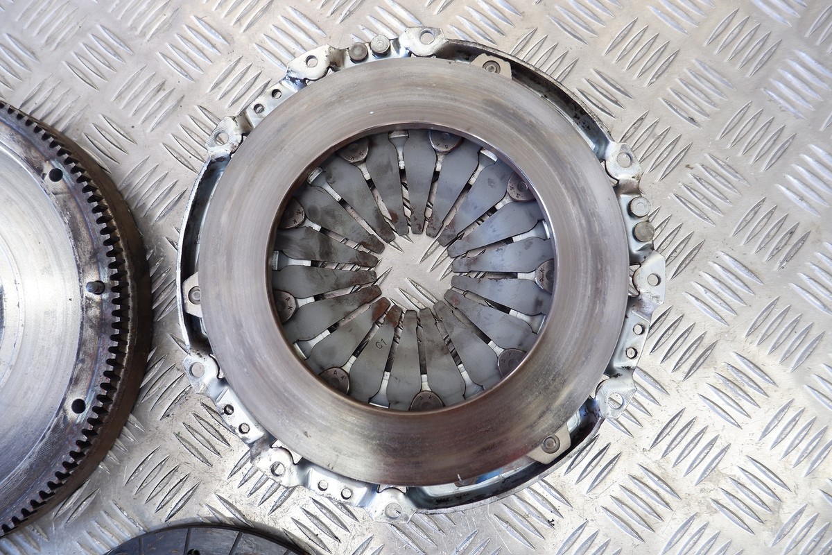 VW PASSAT B6 1.9TDI FLYWHEEL WITH CLUTCH 702098 702123 701793 | eBay