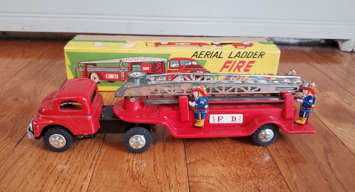 VINTAGE JAPAN TIN FRICTION AERIAL LADDER FIRE ENGINE TRUCK VINTAGE JAPAN TIN FRICTION AERIAL LADDER FIRE ENGINE TRUCK