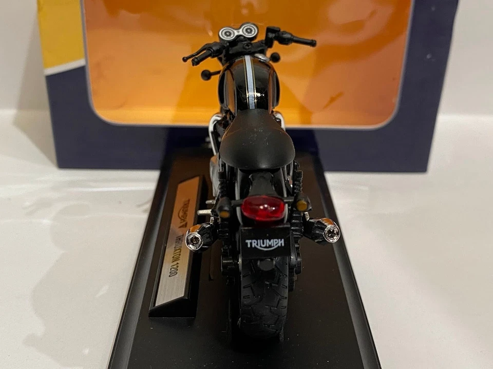 1:18 Triumph Thruxton 1200 Welly Legendary bikes Diecast Moto - Photo 4/4