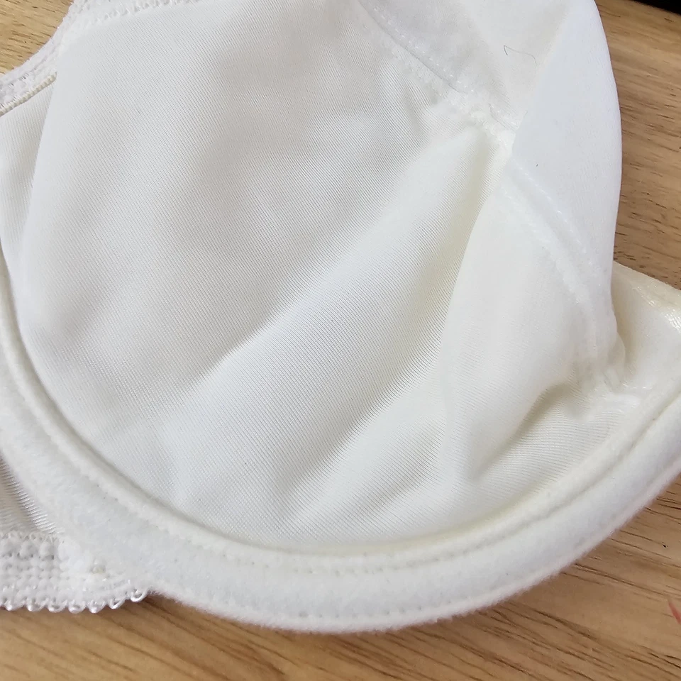 Sujetador Wonderbra 36D Marfil Satinado Push Up Con Aros Acolchado Ajustable 7161 Foto 2 de 4