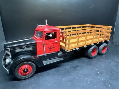 READ Franklin Mint 1939 Peterbuilt Stake Truck 1:32 Red Black Diecast Display