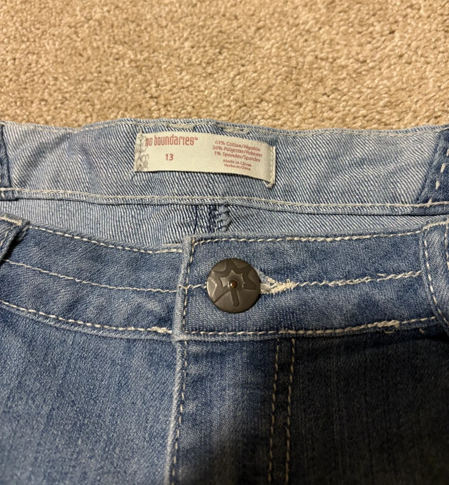 No Boundaries Womens Juniors Cutoff Jean Shorts Denim Pink Stripe Distress Sz 13 - Image 3 of 4