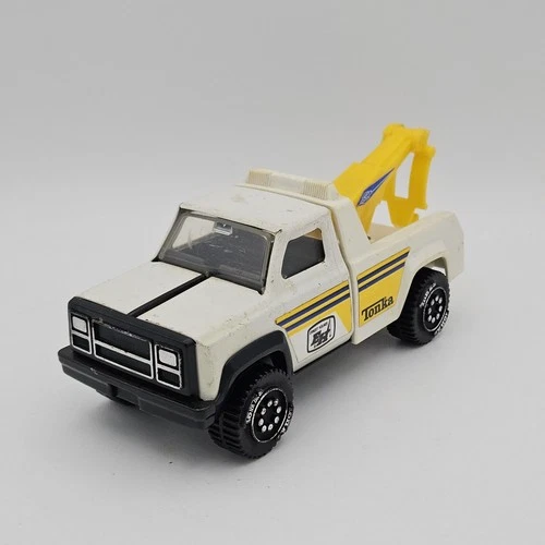 Vintage Tonka Ernest Holmes Tow Wrecker Car Truck, 7.5 Inches