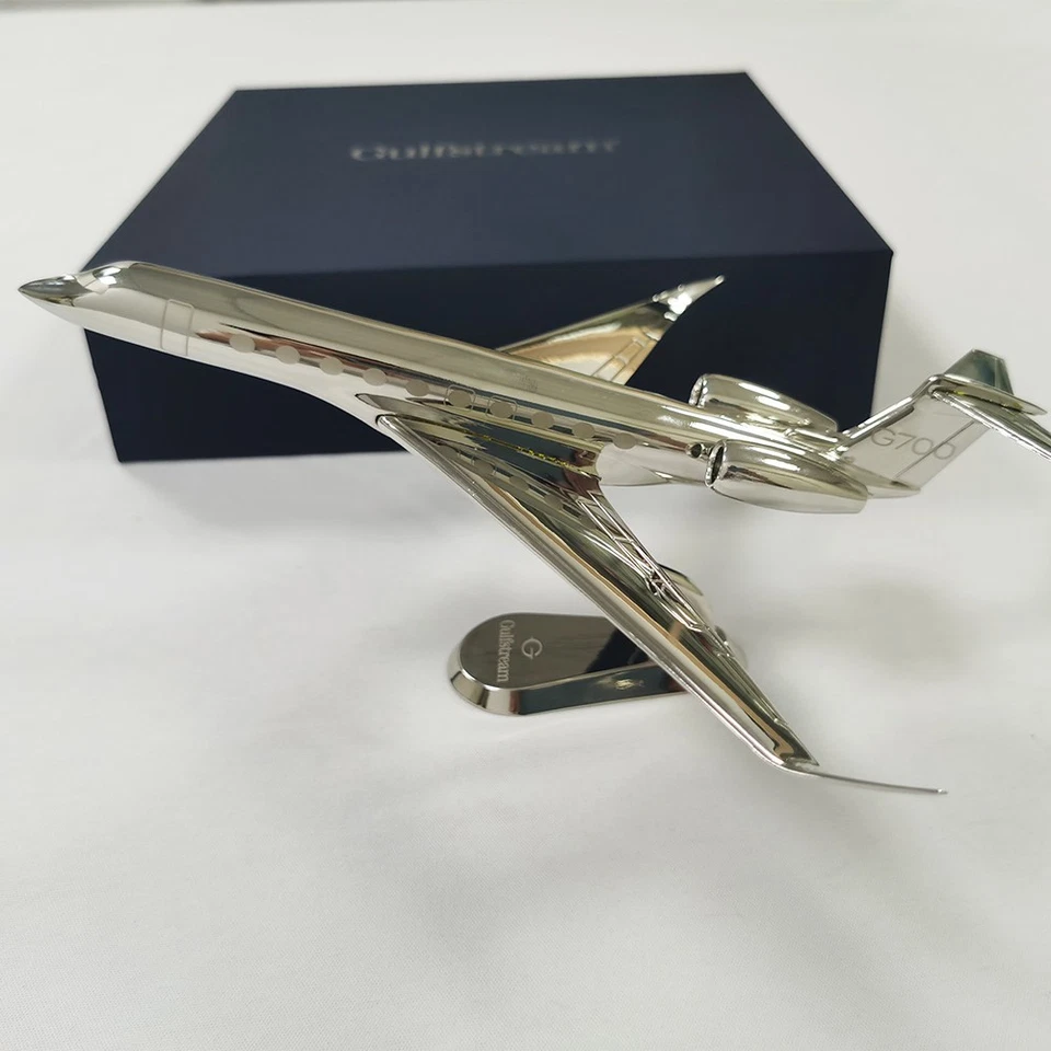 1:150 Silver Metal Gulfstream G700 Static Aircraft Display Model With Base - Image 4 of 4
