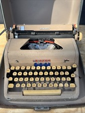 Vintage 1956-57 Royal Quiet De Luxe Portable Typewriter With Case In Tan Manual thumbnail