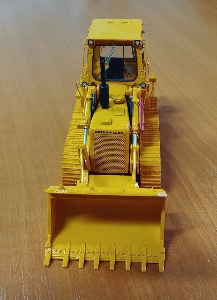 Resin 1/50 CAT 977L Trackloader American Cab - Custom Built by Fankit Models - Image 3 of 4