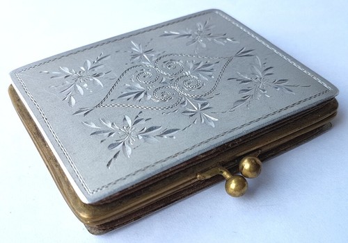 Portemonnaie/ Tasche, Leder, Seide, Metall, handgraviert, um 1880 - 1900 L63 - Picture 2 of 16