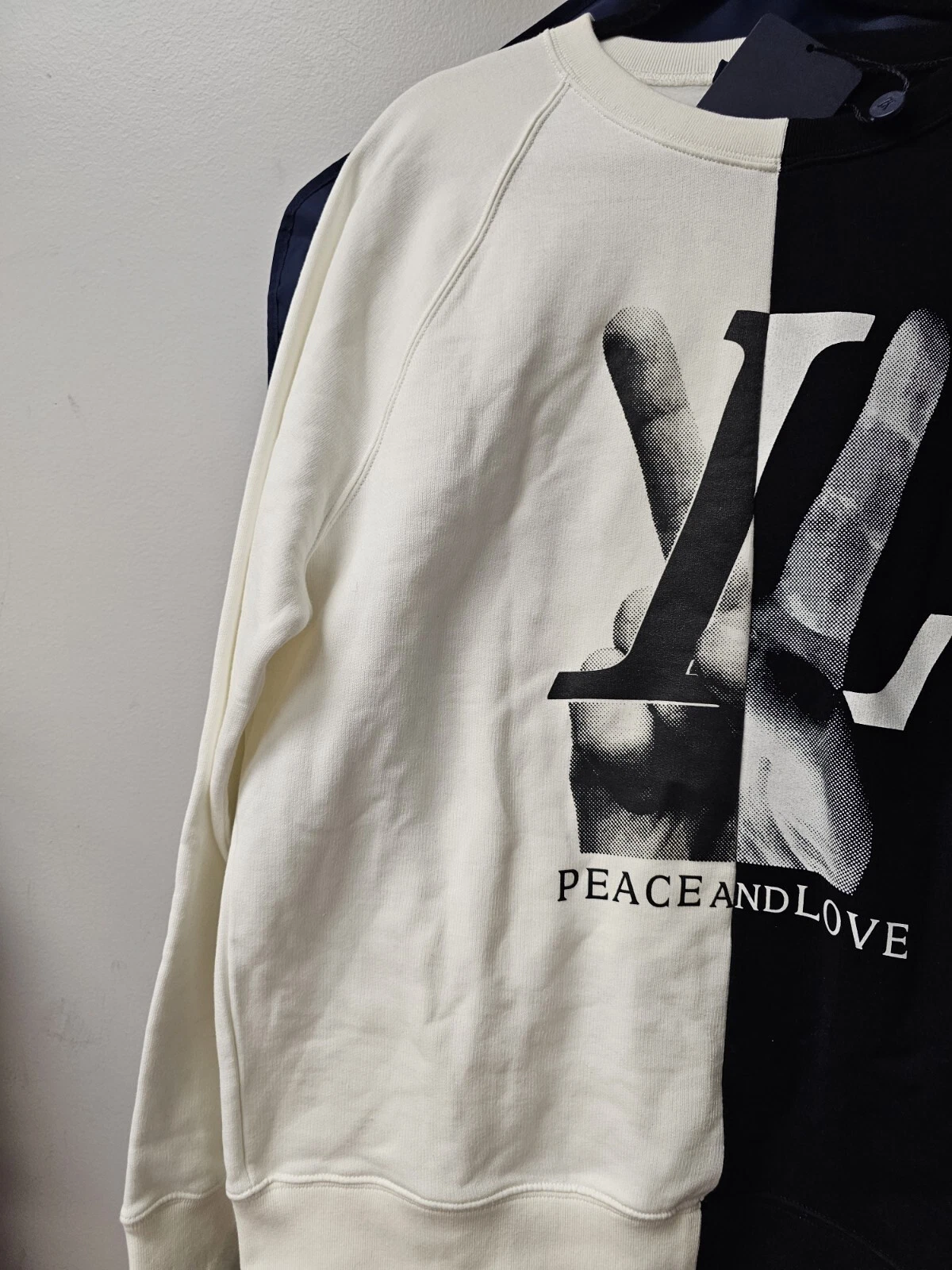 LOUIS VUITTON（LV） Rara nuovissima felpa Louis Vuitton Peace and Love della collezione Kim Jones