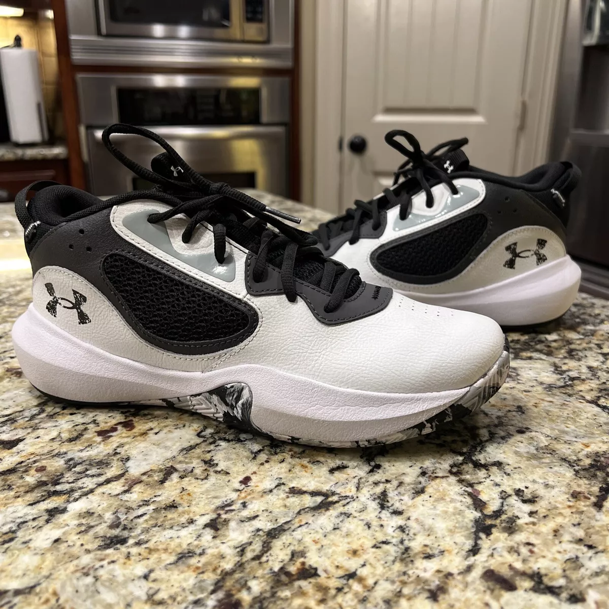 Under armour men's lockdown basketball shoes deals