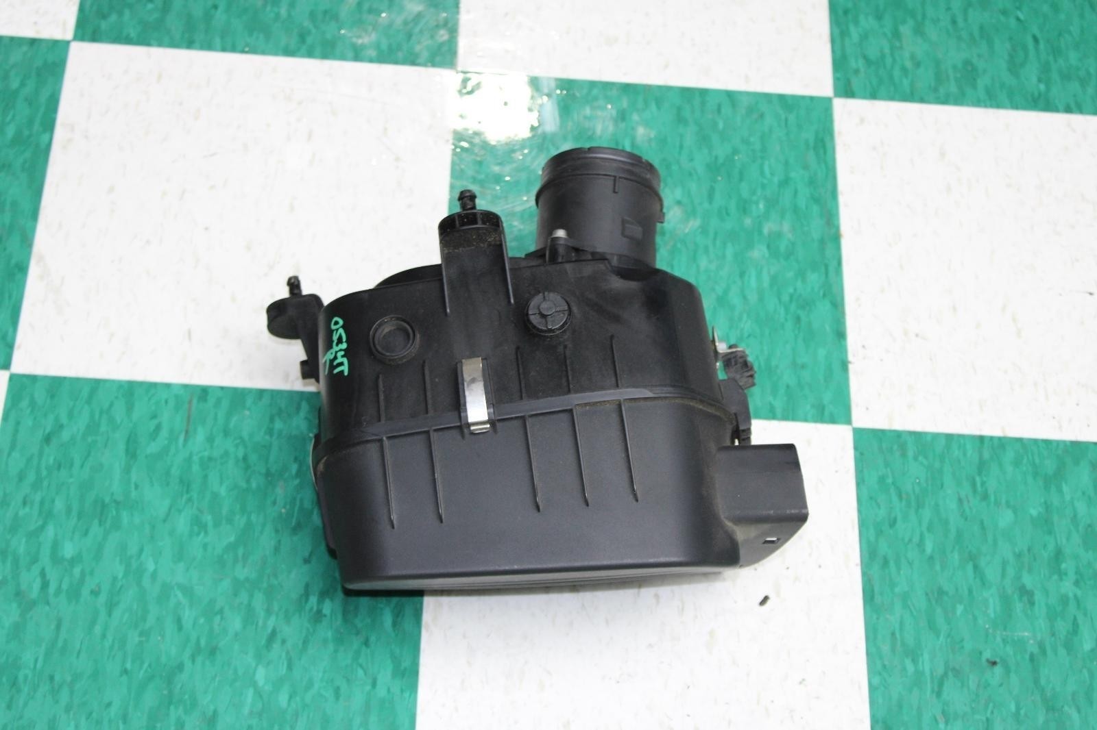 Maserati Ghibli 2014-2020 Right Air box top