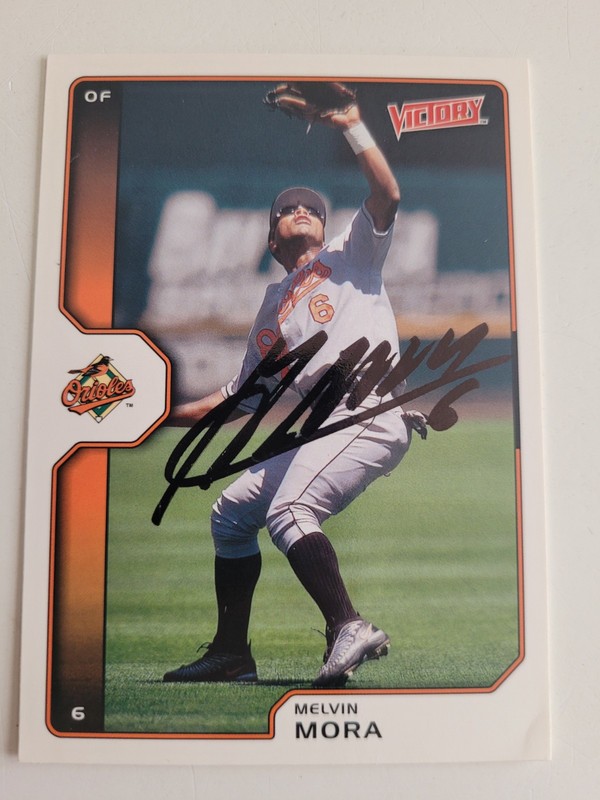Melvin Mora autographed Baseball Card (Orioles) 2002 Upper Deck Victory #107