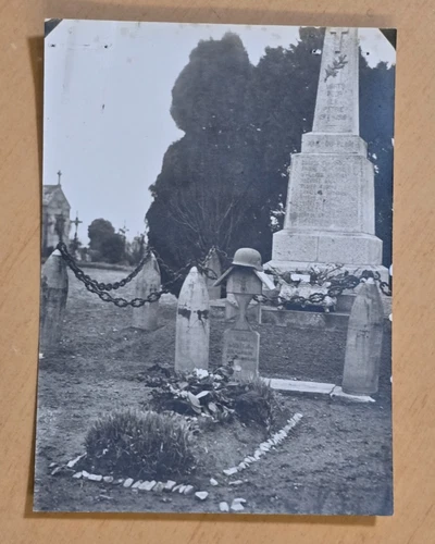 KIA SOLDIERS IRON CROSS GRAVE w STEEL HELMET WW2 WWII German Military War Photo