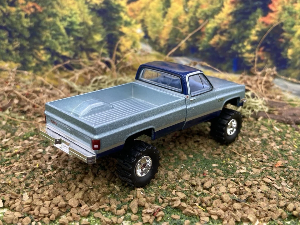 GMC Sierra K2500 1985 camioneta 4x4 elevada 1/64 diecast camioneta Greenlight personalizada K10 Foto 3 de 4