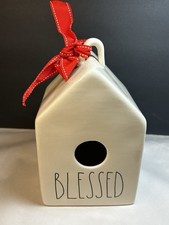 Rae Dunn "BLESS" Biały ceramiczny domek dla ptaków 8,5"T 5"x5" Kolekcja rzemieślnicza 