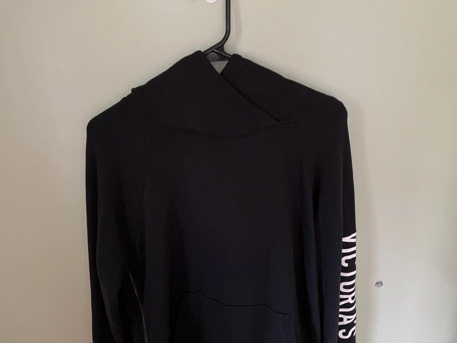 UNDERCOVER Felpa con cappuccio pullover donna Victoria's Secret nero bianco lettere piccole