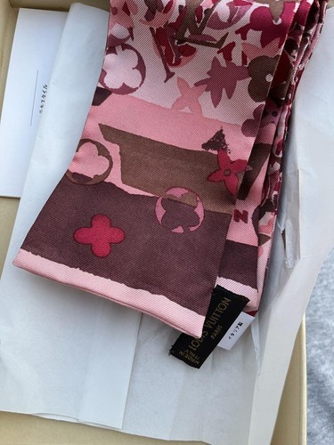 Louis Vuitton Monogram Scarf Pink Floral Pattern 7cm x 118cm Unused From Japan - Picture 5 of 8