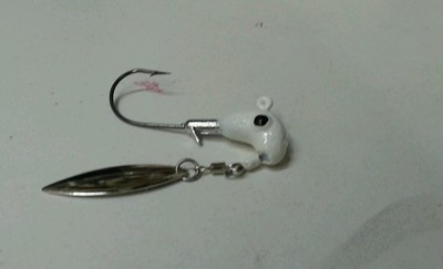 (20)Custom 3/8 Oz Bass  jigs under spin with #3 willow leaf blade 4/0 hook.white