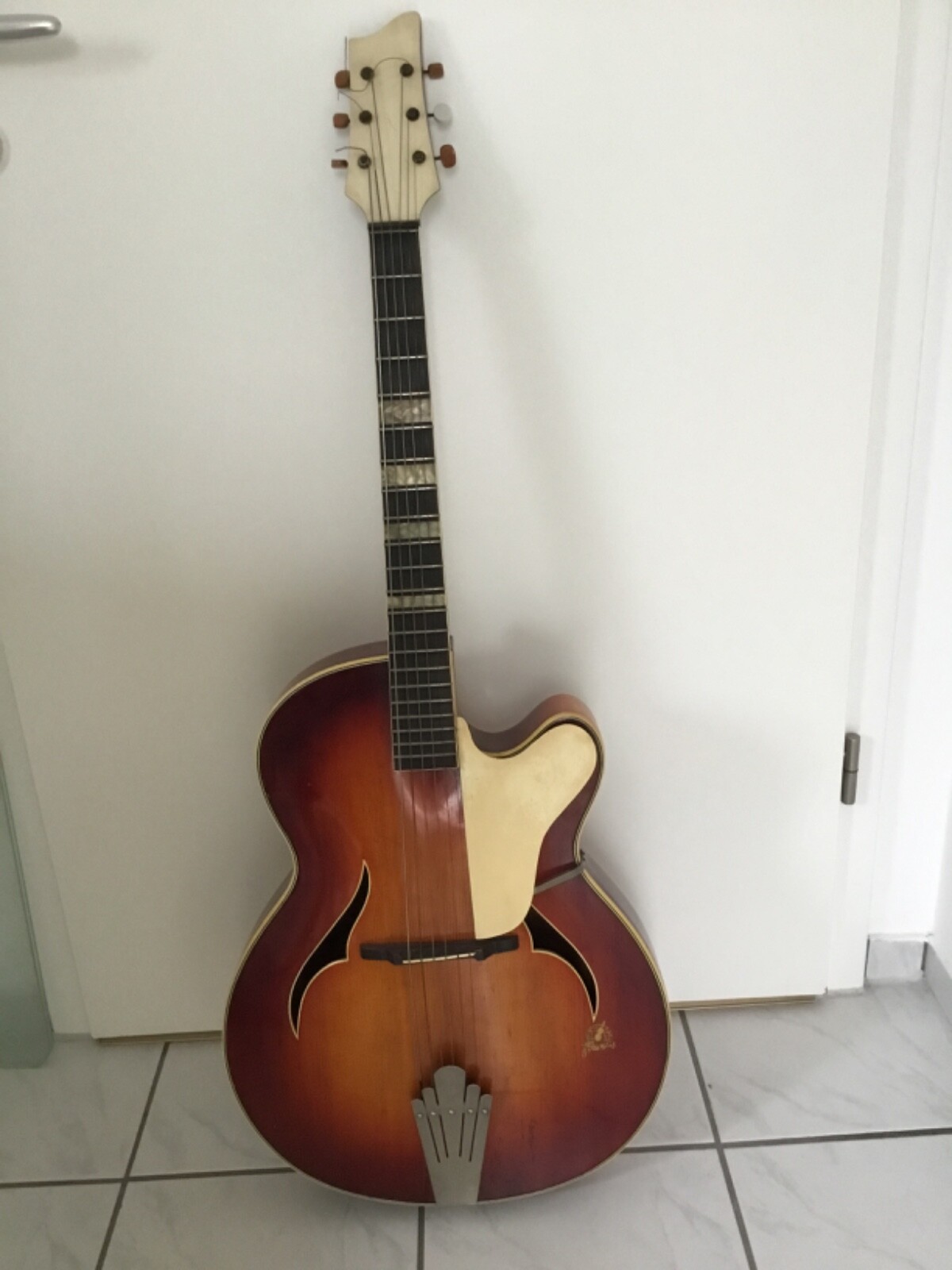 Framus Schlag-Gitarre, Antik 50er Jahre