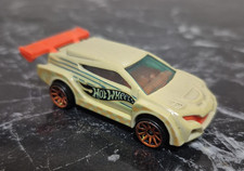 Hot Wheels 2014 Diecast Loop Coupe Color Reveal Racer Gold to Yellow In Water