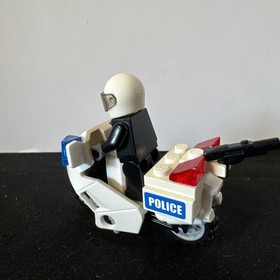 LEGO 7235 City Police Motorcycle with Minfig