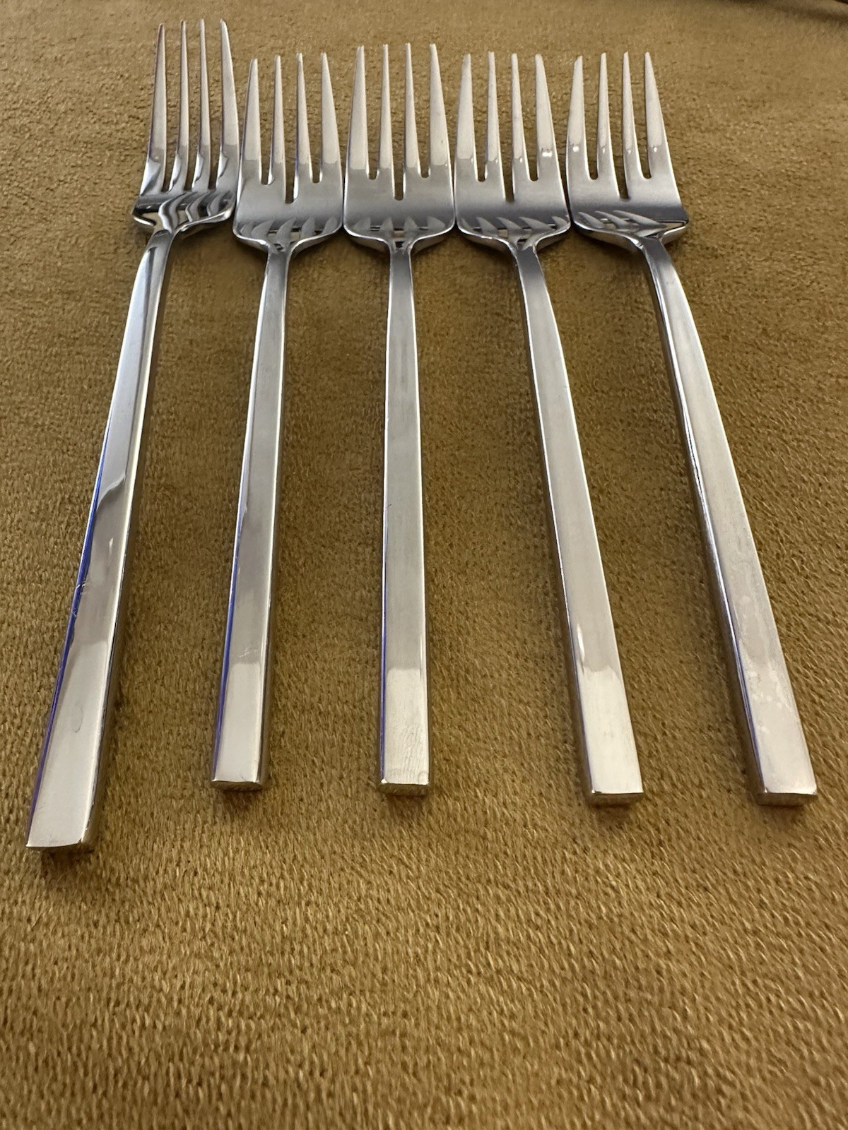 (4) SALAD & (1) DINNER FORK Cambridge Chop Conversation 18/10 Stainless **MINT**