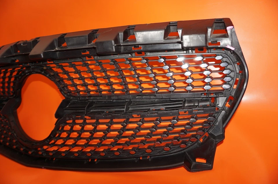 Parrilla Mercedes Benz CLA45 2017 2018 2019 AMG A1178880600 OEM Foto 3 de 4