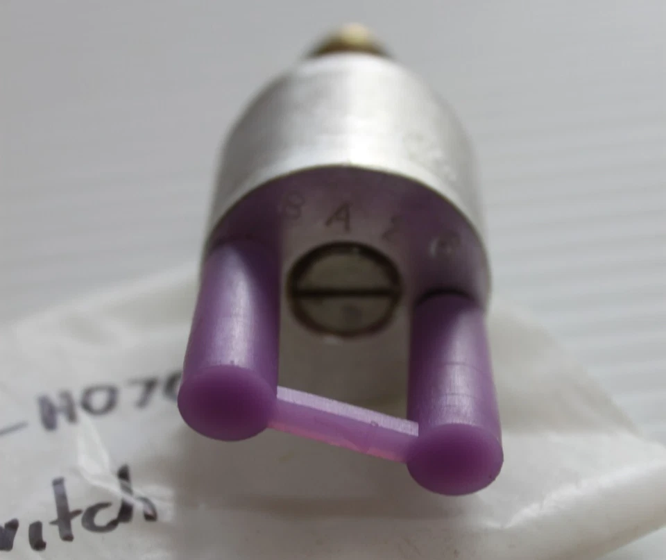 VÁLVULA DE CONTROL DE AIRE ORIGINAL TOYOTA #17630-11070 Foto 2 de 3