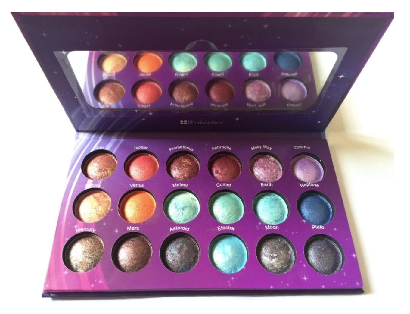 BH Cosmetics Galaxy Chic 18 Shades Baked Eyeshadow Palette Brand New