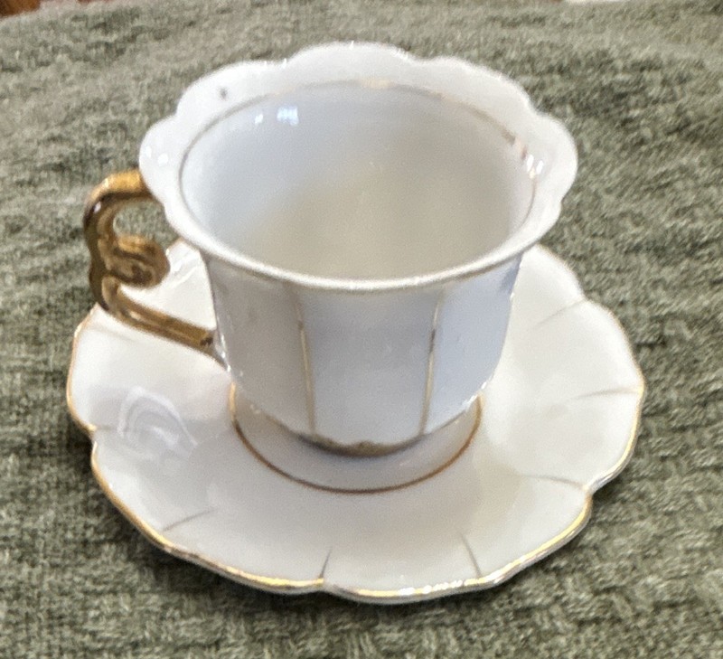 Vintage Japan Porcelain Tea Cup & Saucer 2-Piece Set White Gold Trim Round 