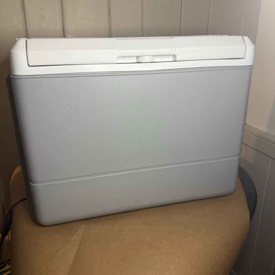 Enfriador termoeléctrico Coleman PowerChill probado AC/DC enfría a 40 °F muy limpio Foto 2 de 4