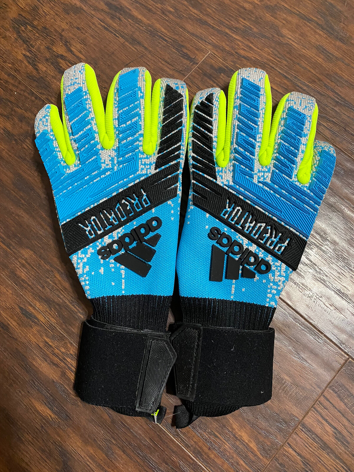 urg 1.0 gloves