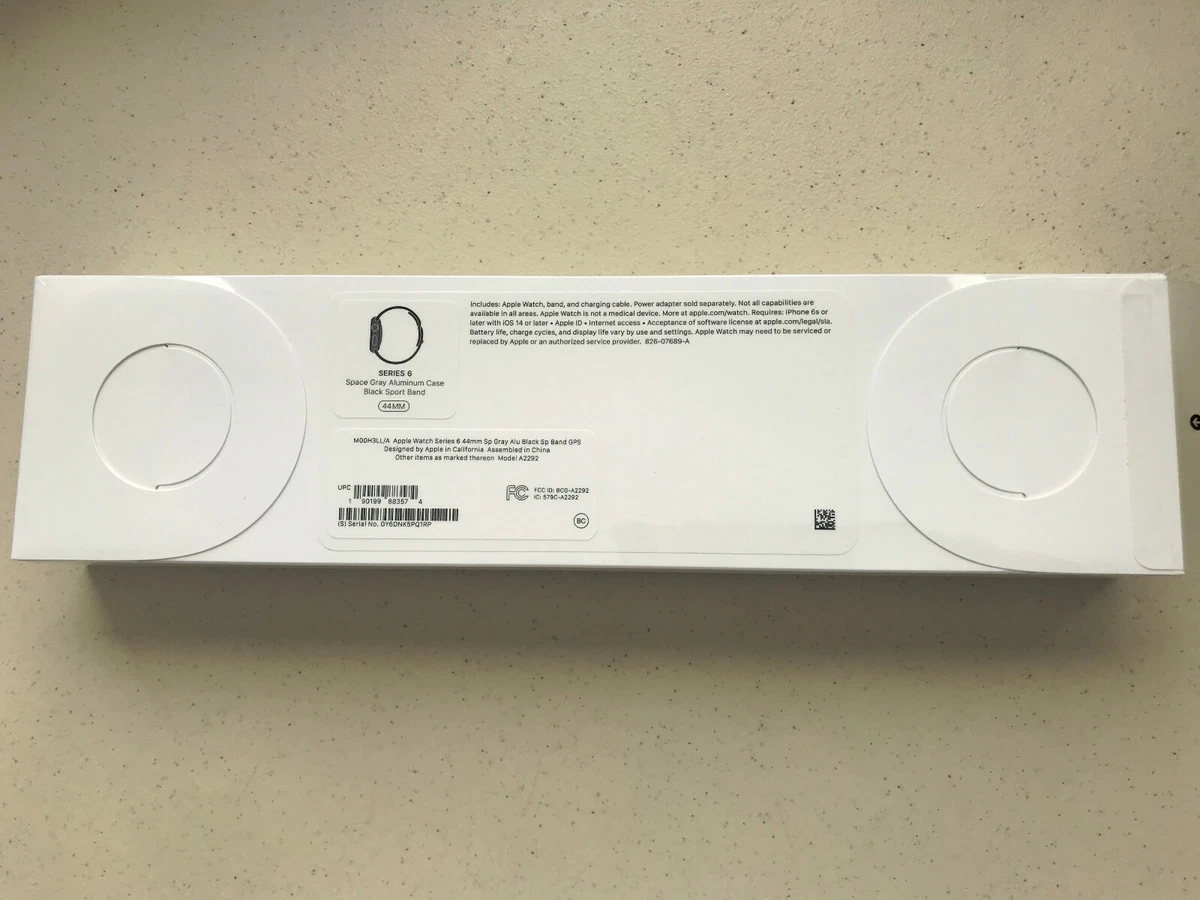 Apple Watch Serie 6 GPS 44 mm M00H3LL A Space Gray Aluminum Case Black Sport Ban