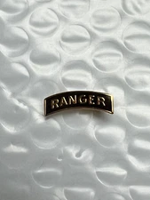 US ARMY  RANGER  TAB TEXT  HAT PIN MEASURES 7/8TH'S INCHES (EE P12018)