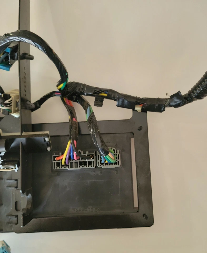 New OEM 2003-2007 Hummer H2 Driver Seat Adjuster Memory Module - 15835069 - Изображение 3 из 4