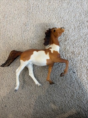 Breyer 1988-1989 Chestnut Tobiano Buckshot ''Spanish Barb''. #416. SHRINKY