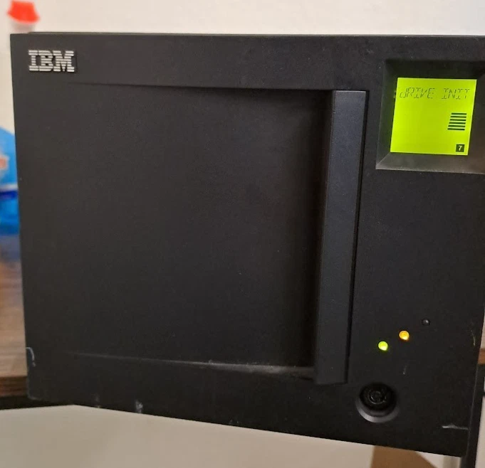 IBM 3581-H17 Tape Drive Ultrium LTO-1 Autoloader - Image 2 of 4