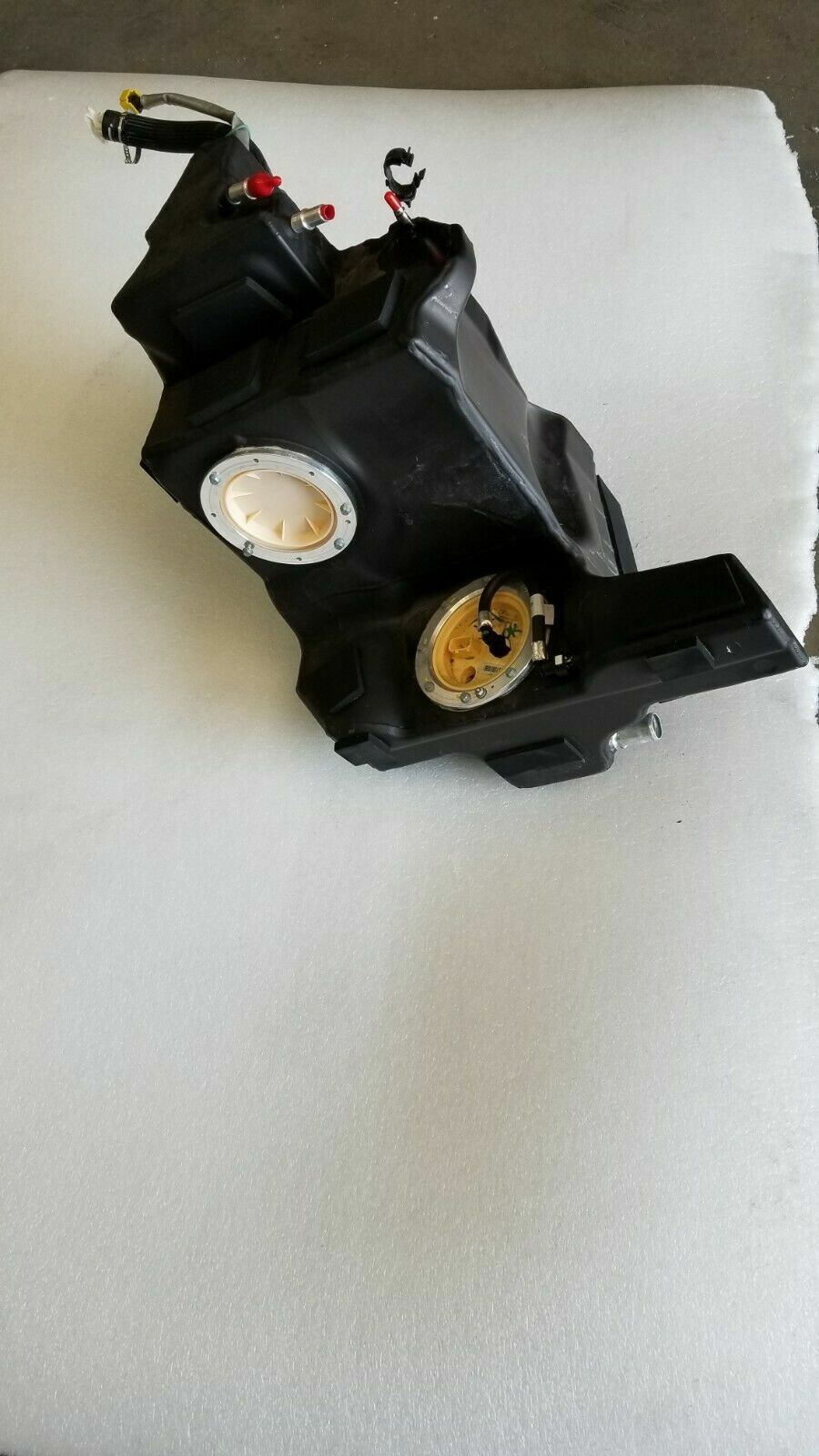 FERRARI 488 PASSENGER RIGHT SIDE FUEL TANK ASSEMBLY OEM 314303 305833 307823
