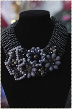 Collana a perline decorazioni in vetro e cristallo infilata interamente a mano