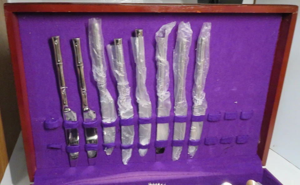 Juego de cubiertos de acero inoxidable de bambú Hampton Forge Plateros firma HF de 40 piezas Foto 3 de 4