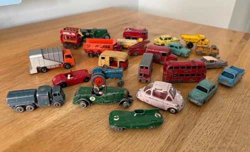 JOB LOT OF  24   VINTAGE CARS  - 22 MATCHBOX - 1 CORGI - 1 MORESTONE
