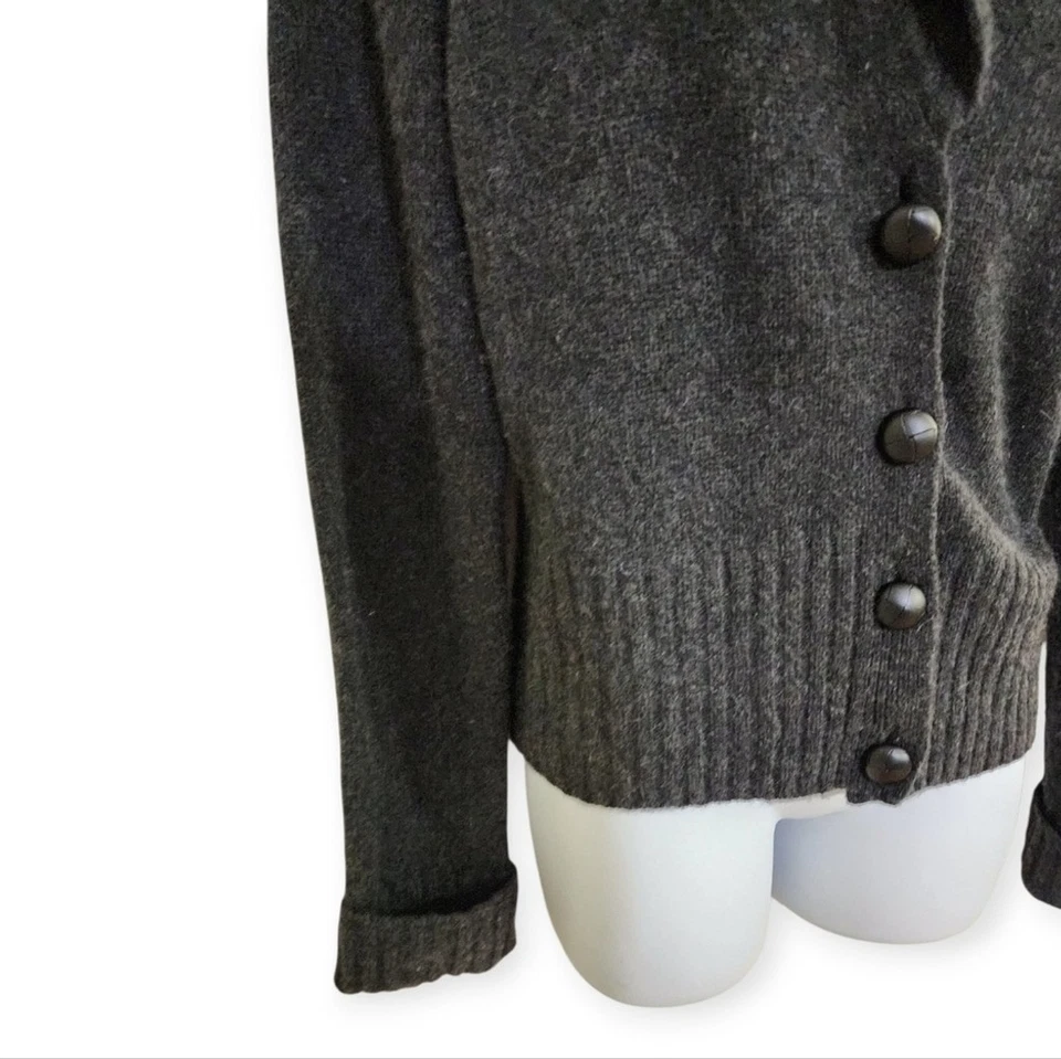 Suéter Cárdigan Elena Solano Gris Cachemira Preppy Orgánico Lujo - Para Mujer CN Foto 4 de 4