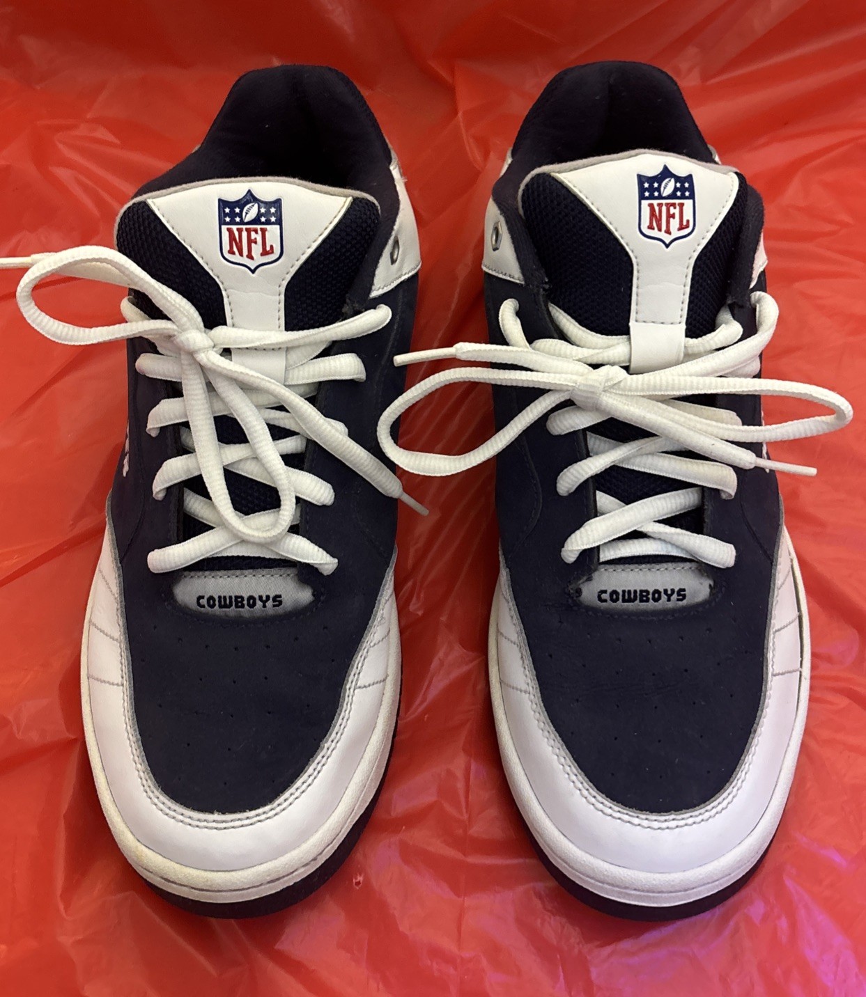 NFL Dallas Cowboys Leather Sneakers Mens Blue and White Reebok  Size 10.