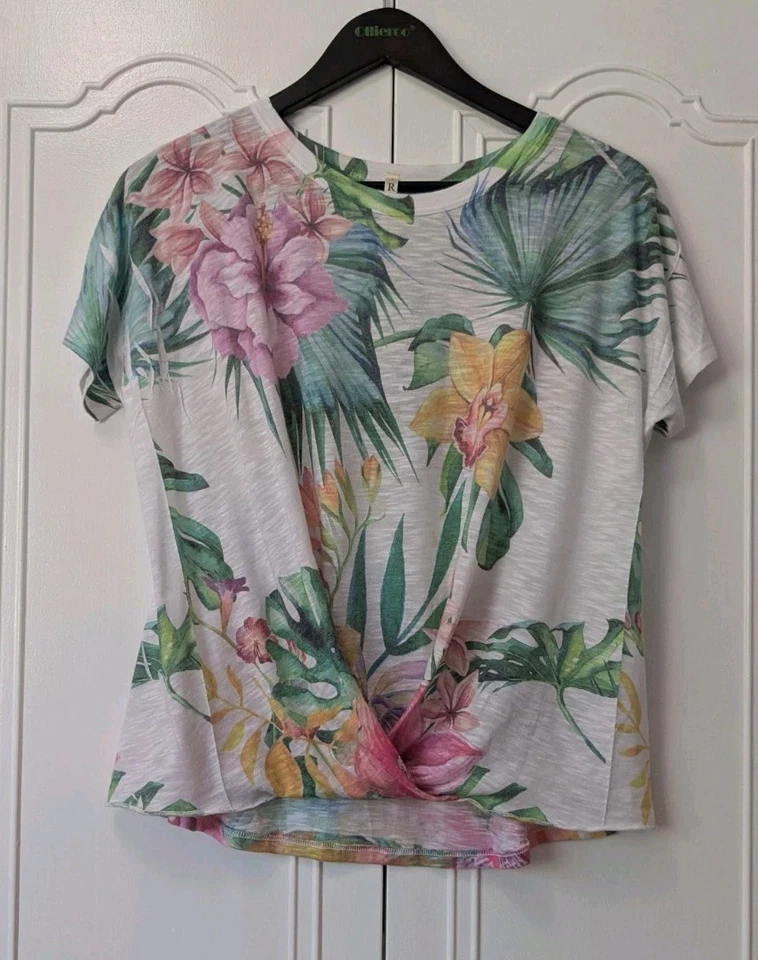 Blusa Tryst "EUA" Feminina Estampa Floral e Botânica Tamanho P Manga Curta  - Imagem 2 de 4