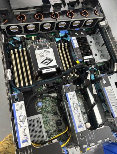 Lenovo SR655 2U Sever 12*3.5"/2x1100W/1X EPYC 7713 CPU/8X 32G 3200MHz/10G NIC - Picture 2 of 4