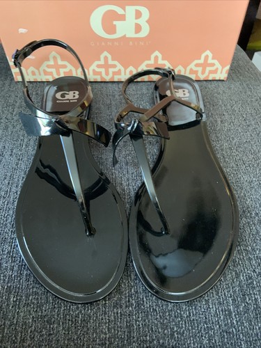 grey jelly sandals